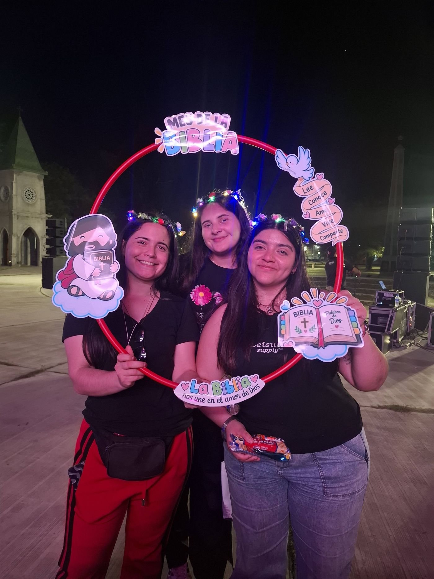 Estudiantes en la actividad del Mes de la Biblia