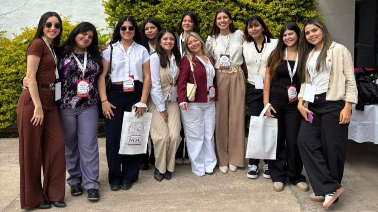 Estudiantes de Hemoterapia junto a docentes en el I Congreso de Hemotrapia del NOA