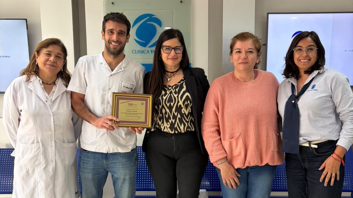 En el marco de los festejos por el 75° Aniversario del ISMP se realizó la entega de placa de reconocimiento a los Centros de Práctica. Gracias Clínica Yunes